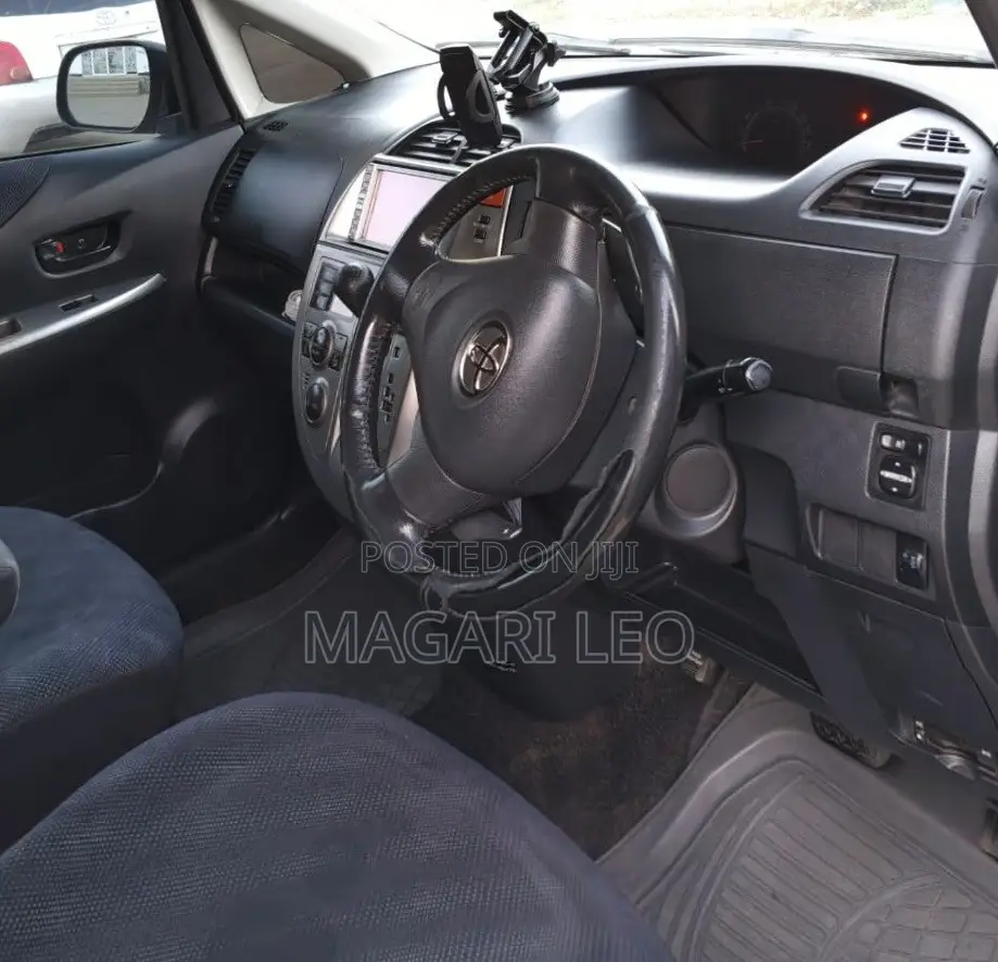 Toyota Ractis 1.5 FWD 2005 Gray