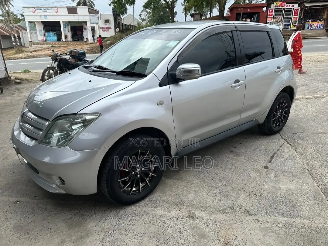 Toyota IST 2004 Silver