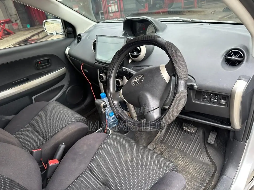 Toyota IST 2004 Silver