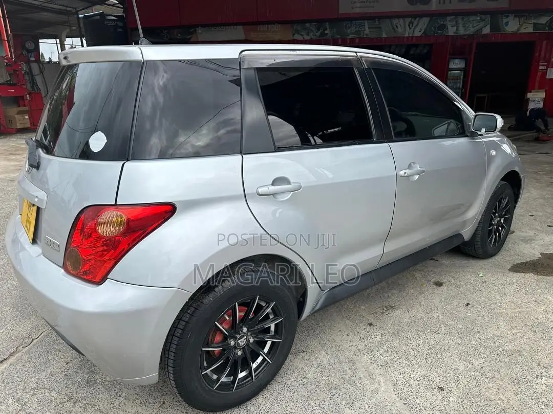 Toyota IST 2004 Silver