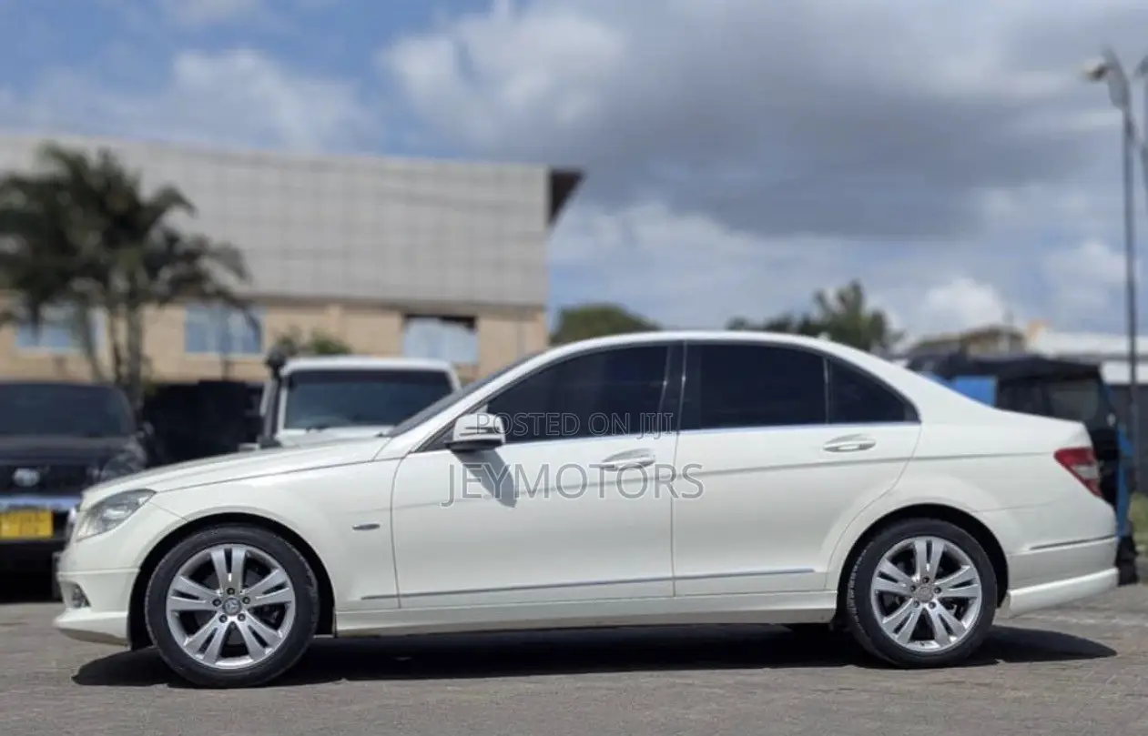 Mercedes-Benz C200 2010 Pearl