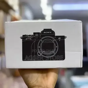 Sony Alpha 7 v Camera