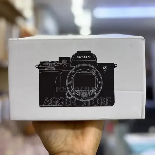 Sony Alpha 7 v Camera
