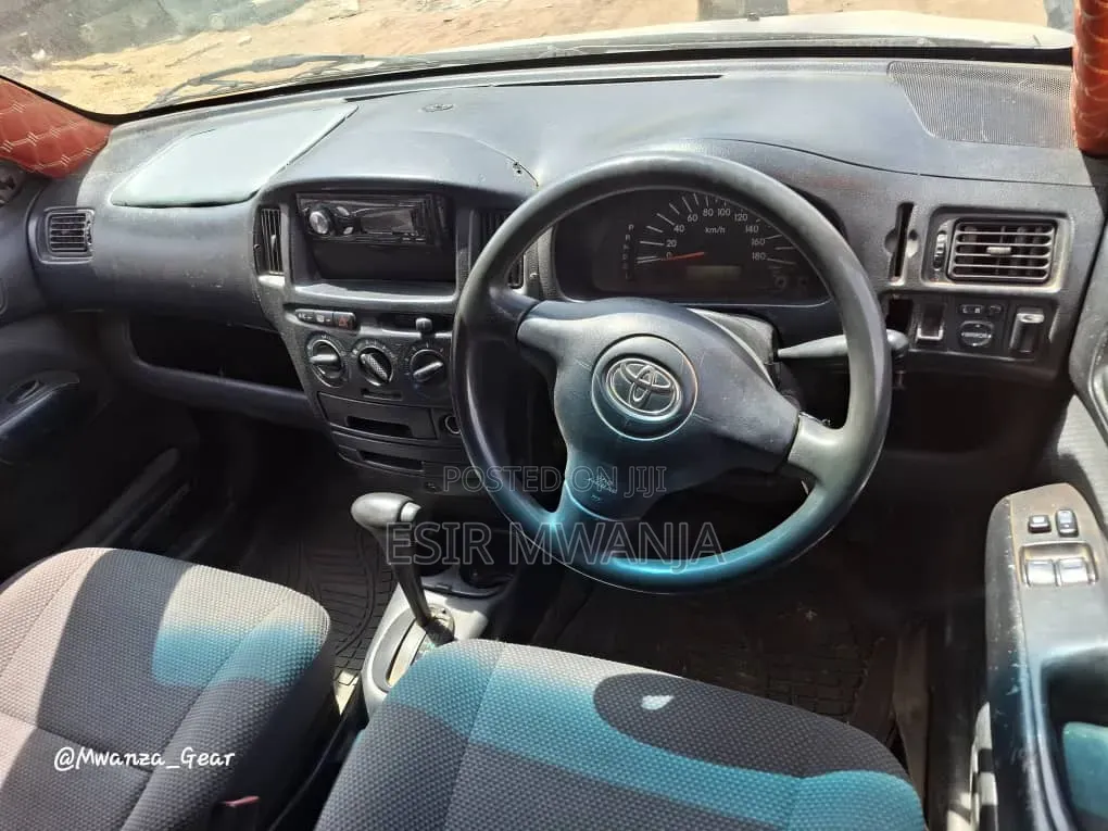 Toyota Succeed 2004 Silver