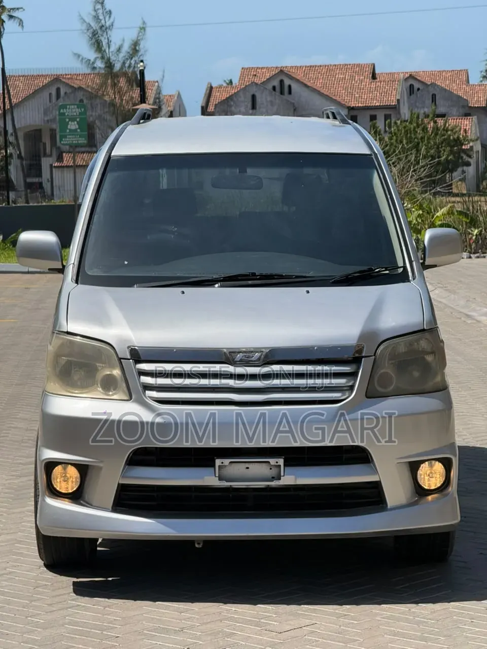 Toyota Noah 2003 Silver