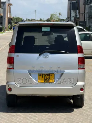 Toyota Noah 2003 Silver
