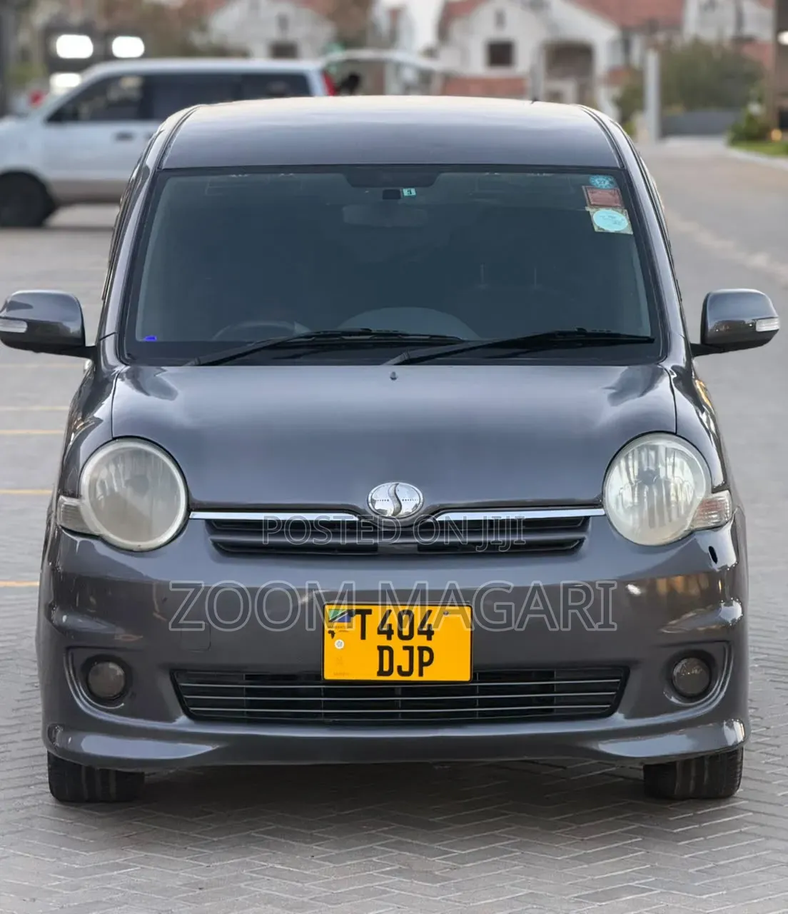 Toyota Sienta 2004 Gray
