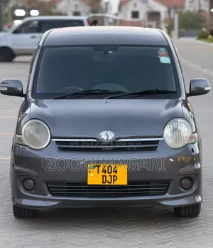 Toyota Sienta 2004 Gray