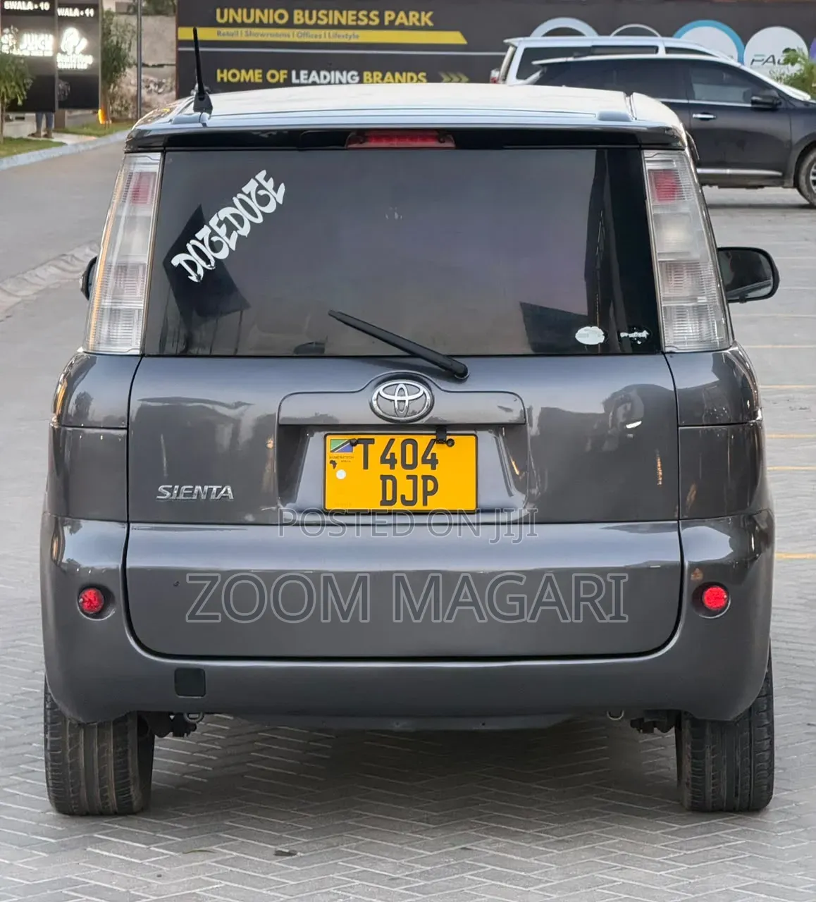 Toyota Sienta 2004 Gray