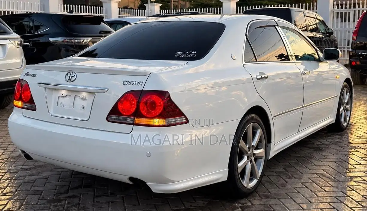 Toyota Crown 2004 White