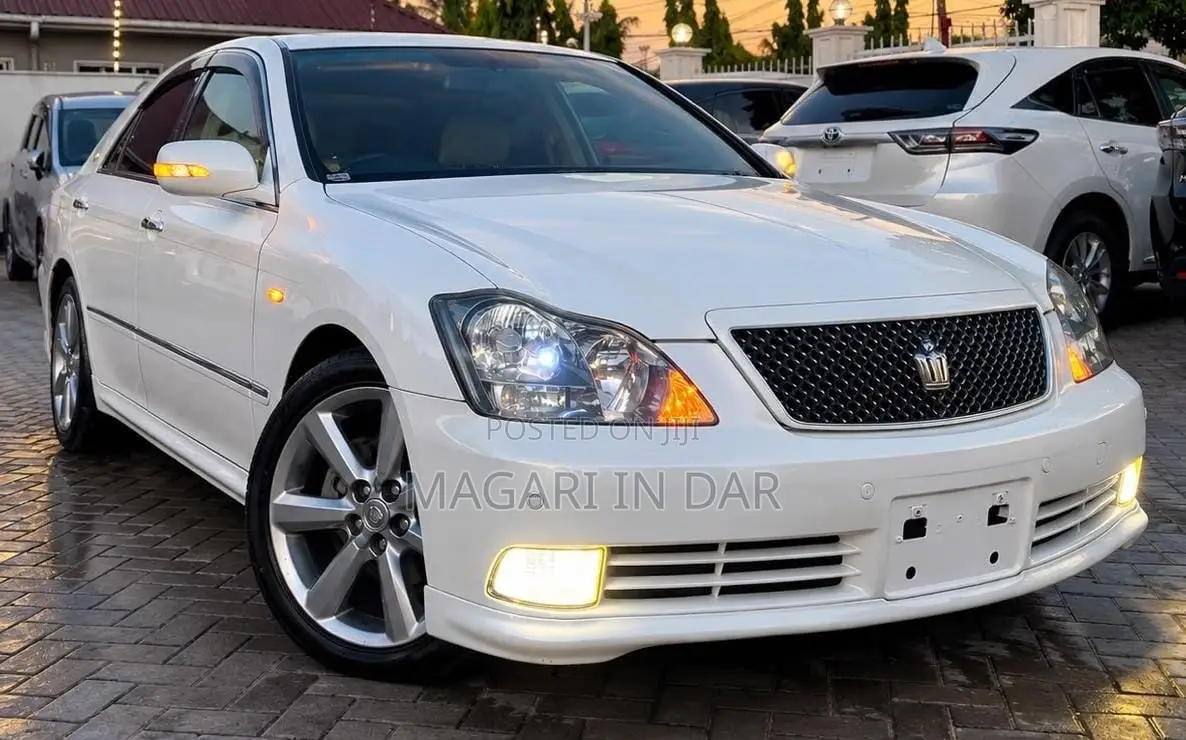 Toyota Crown 2004 White