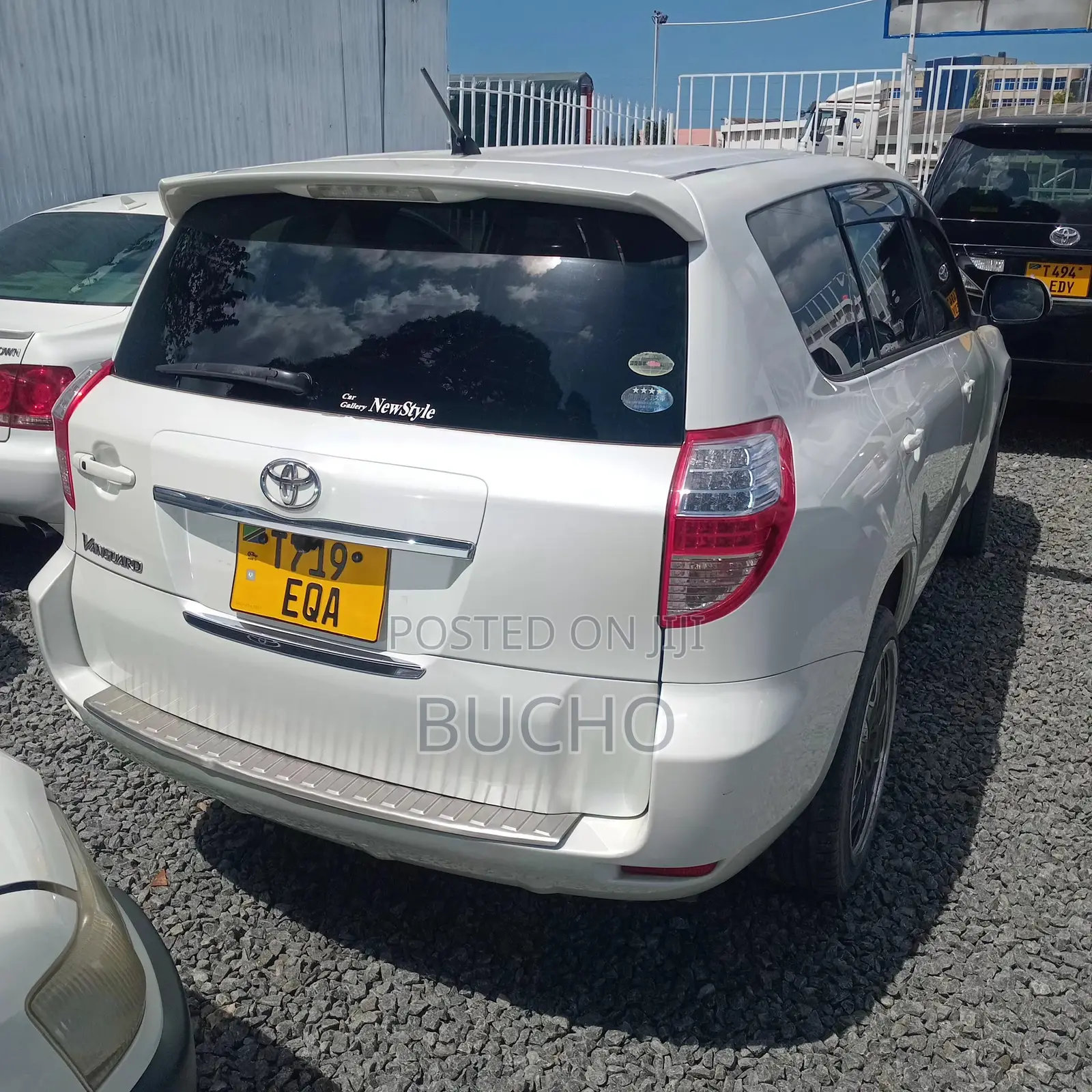 Toyota Vanguard 2010 White