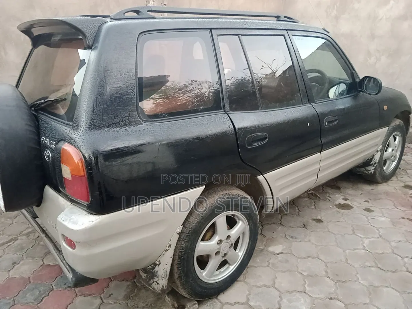 Toyota RAV4 Base FWD 1996 Black
