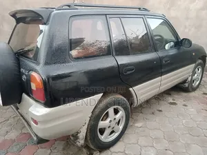 Toyota RAV4 Base FWD 1996 Black