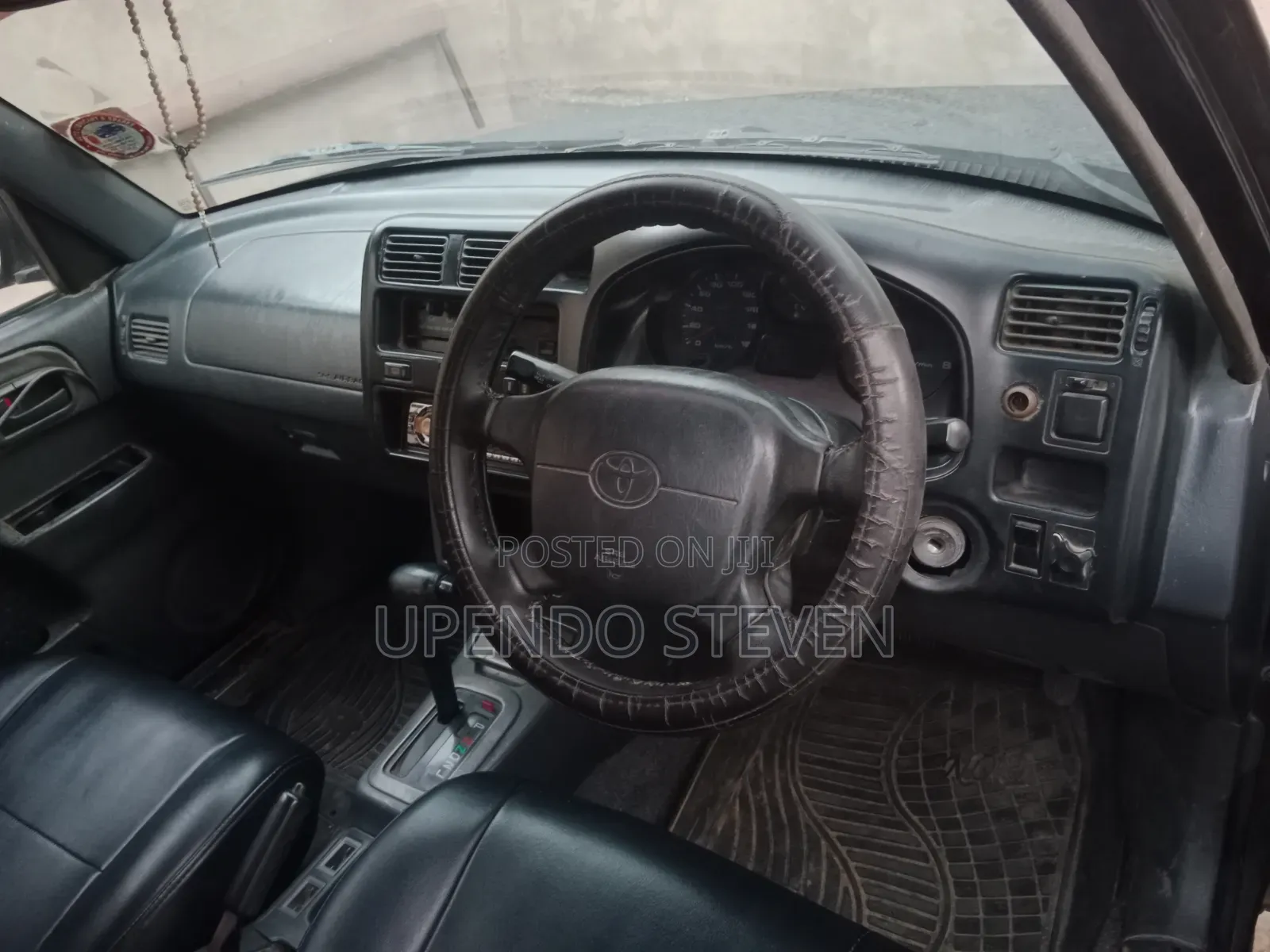 Toyota RAV4 Base FWD 1996 Black