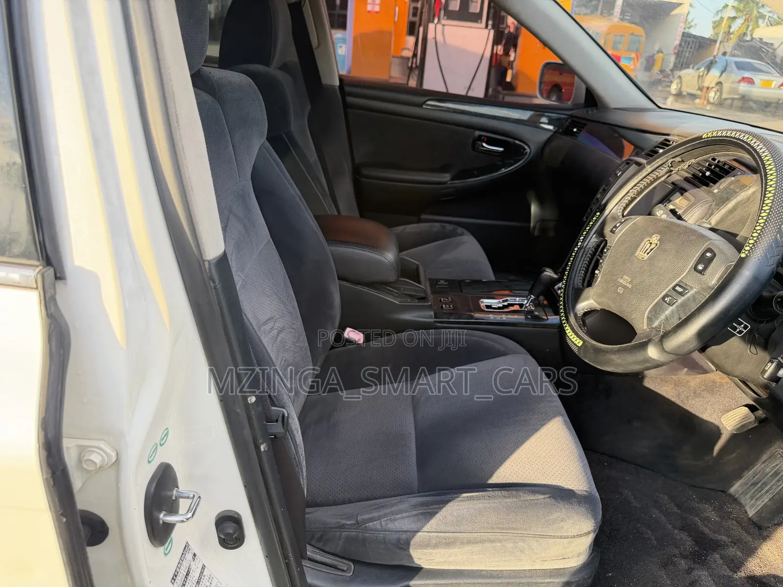 Toyota Crown Royale 2005