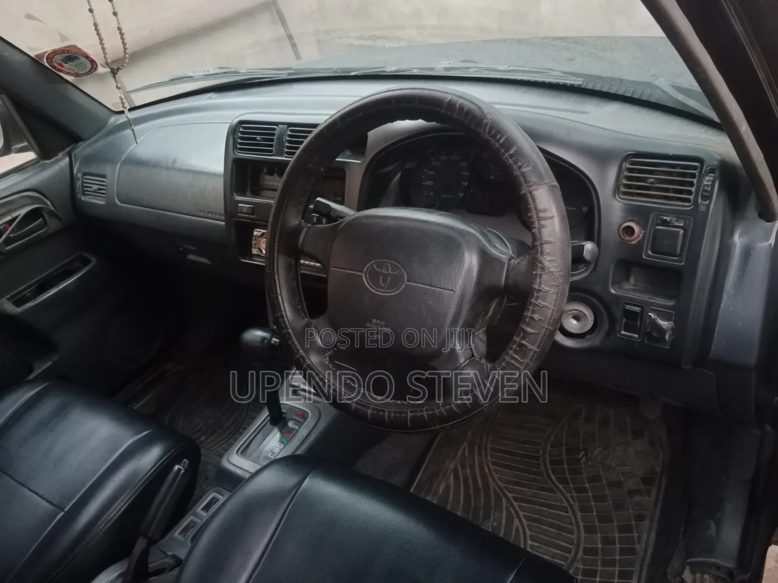 Toyota RAV4 Base FWD 1996 Black