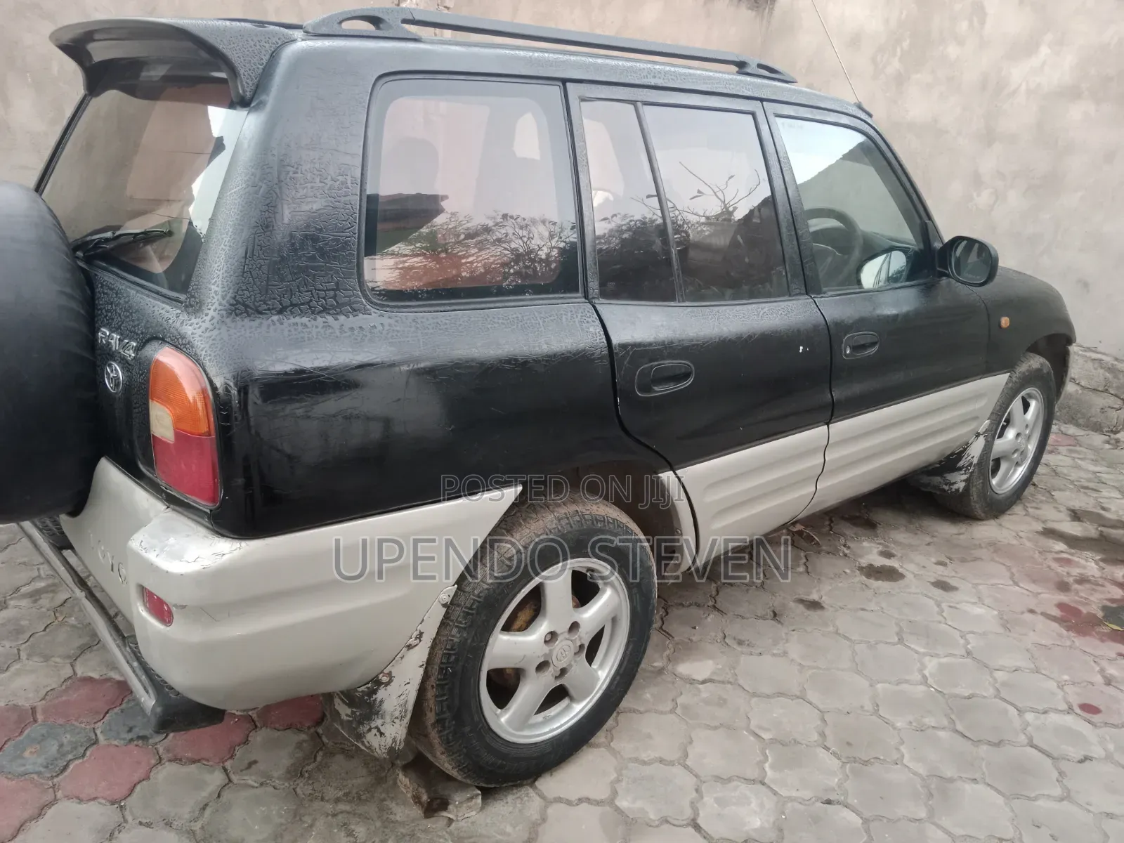 Toyota RAV4 Base FWD 1996 Black