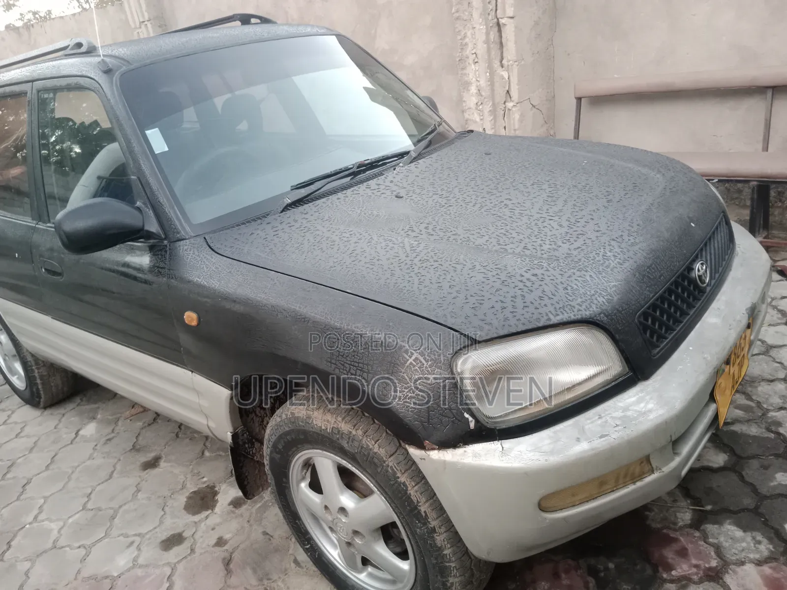 Toyota RAV4 Base FWD 1996 Black