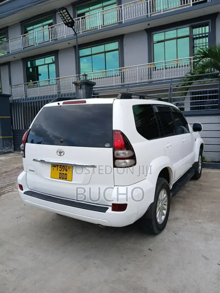 Toyota Land Cruiser Prado 2005 White