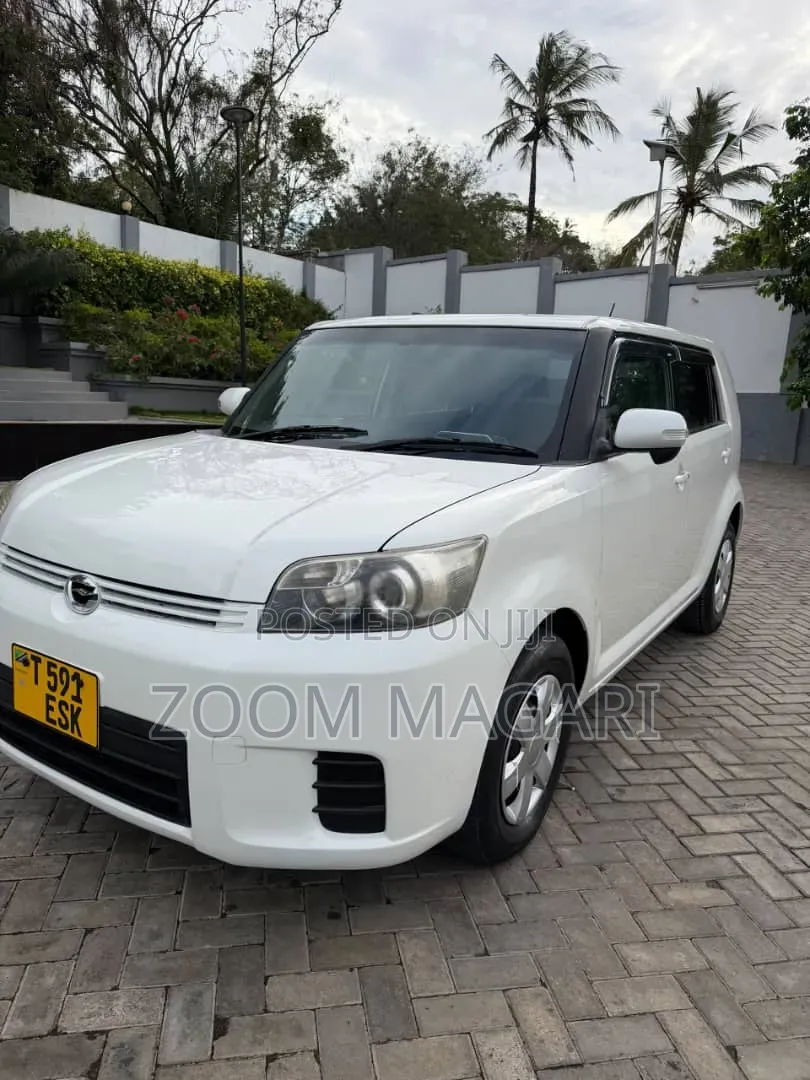 Toyota Corolla Rumion 2008 White