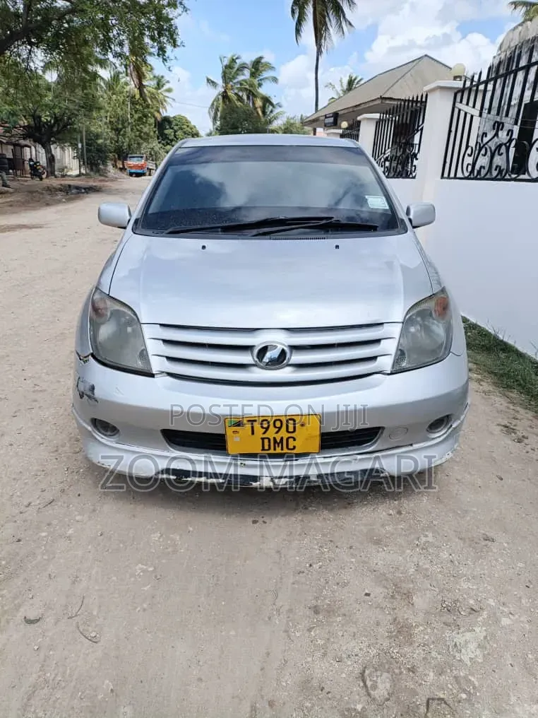 Toyota IST 2003 Silver