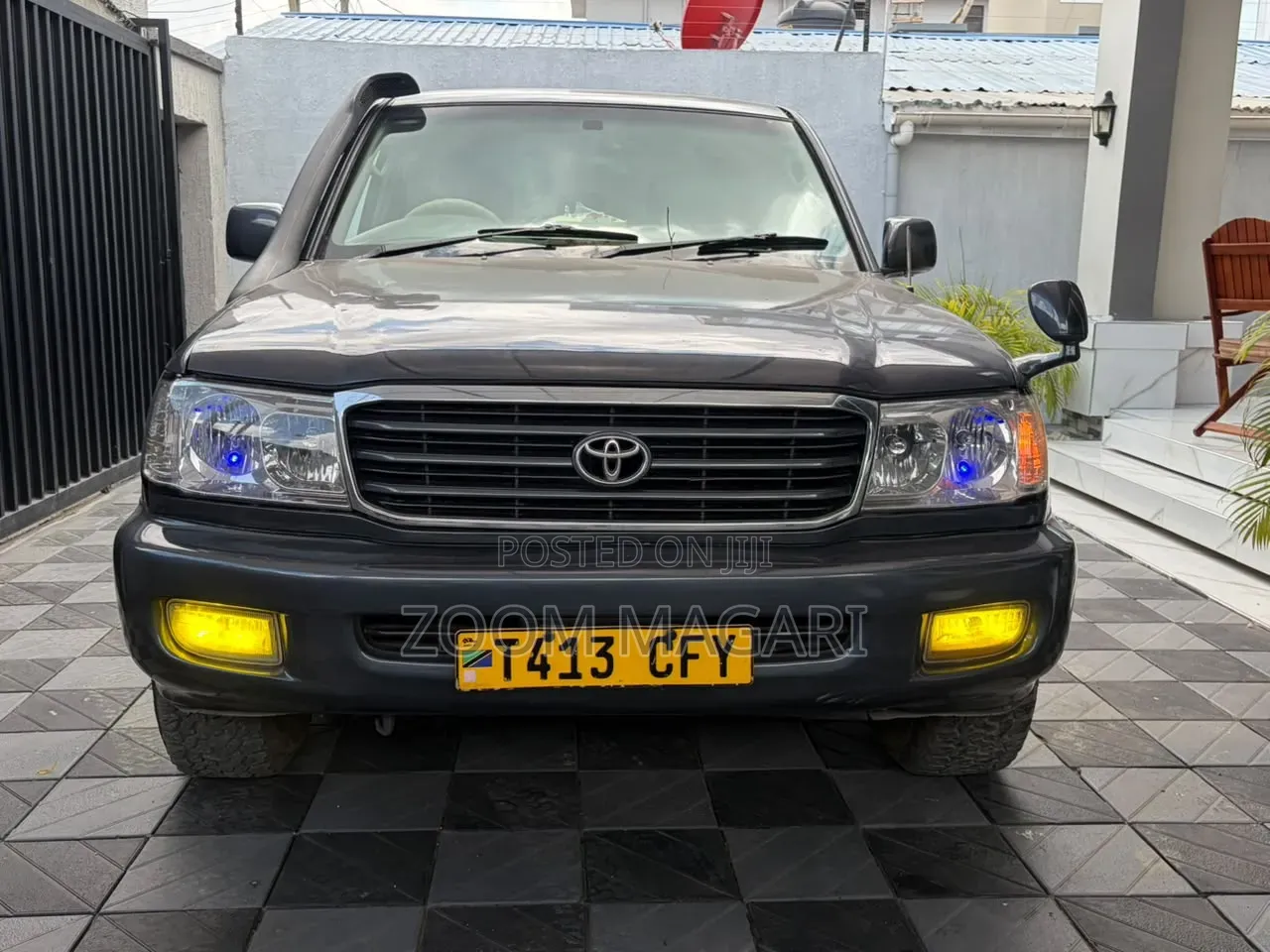 Toyota Land Cruiser 2001 Gray