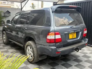 Toyota Land Cruiser 2001 Gray