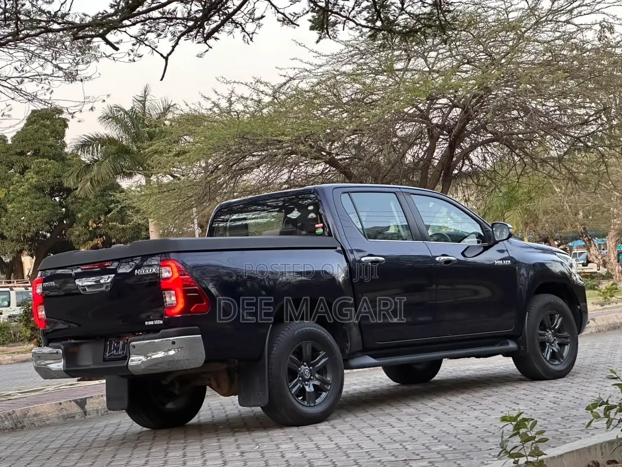 Toyota Hilux 2020 Black