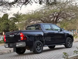 Toyota Hilux 2020 Black