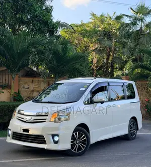 Toyota Noah 2011 White