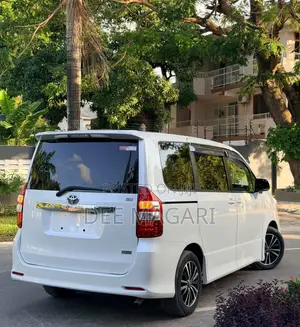 Toyota Noah 2011 White