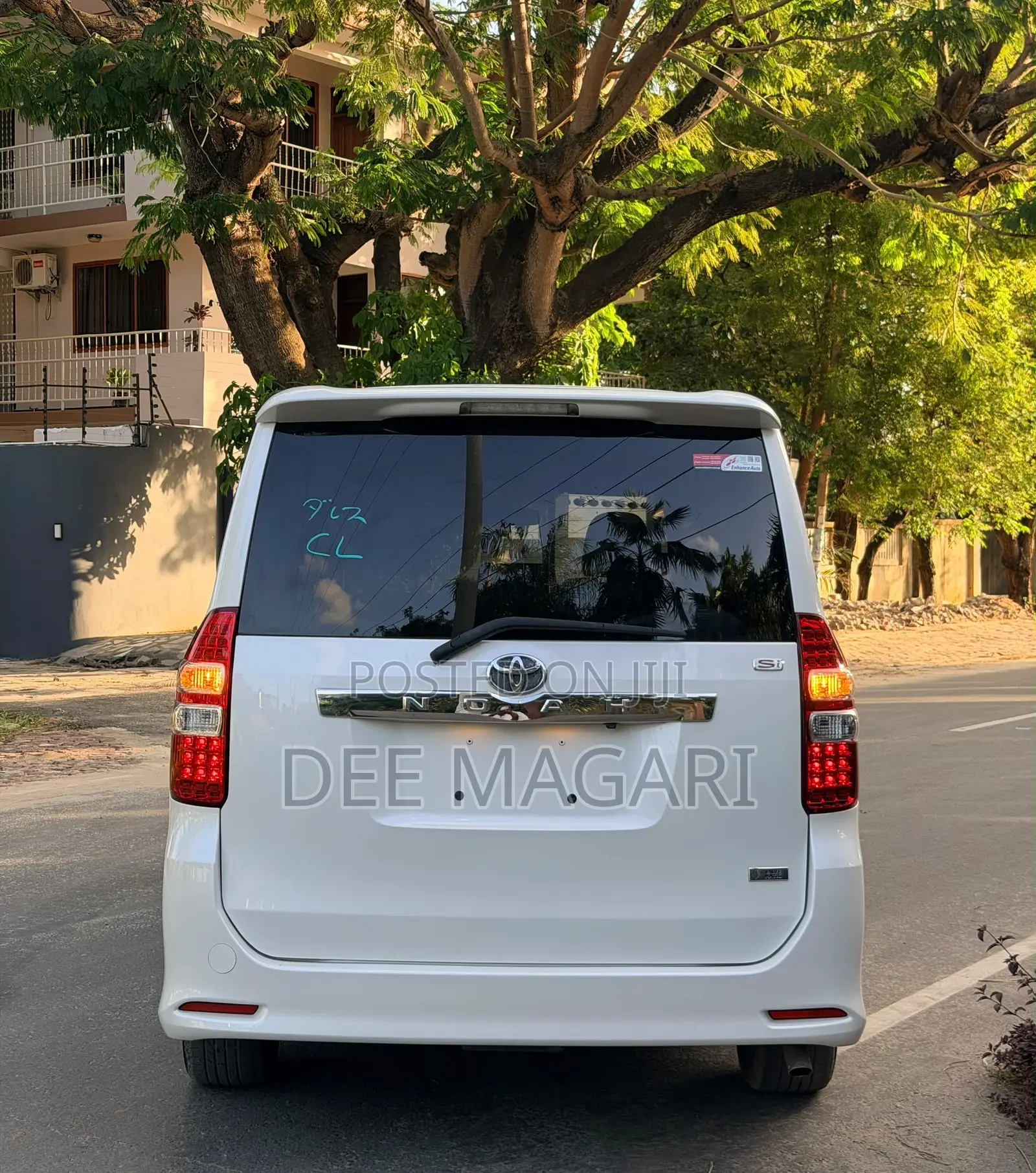 Toyota Noah 2011 White