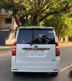 Toyota Noah 2011 White