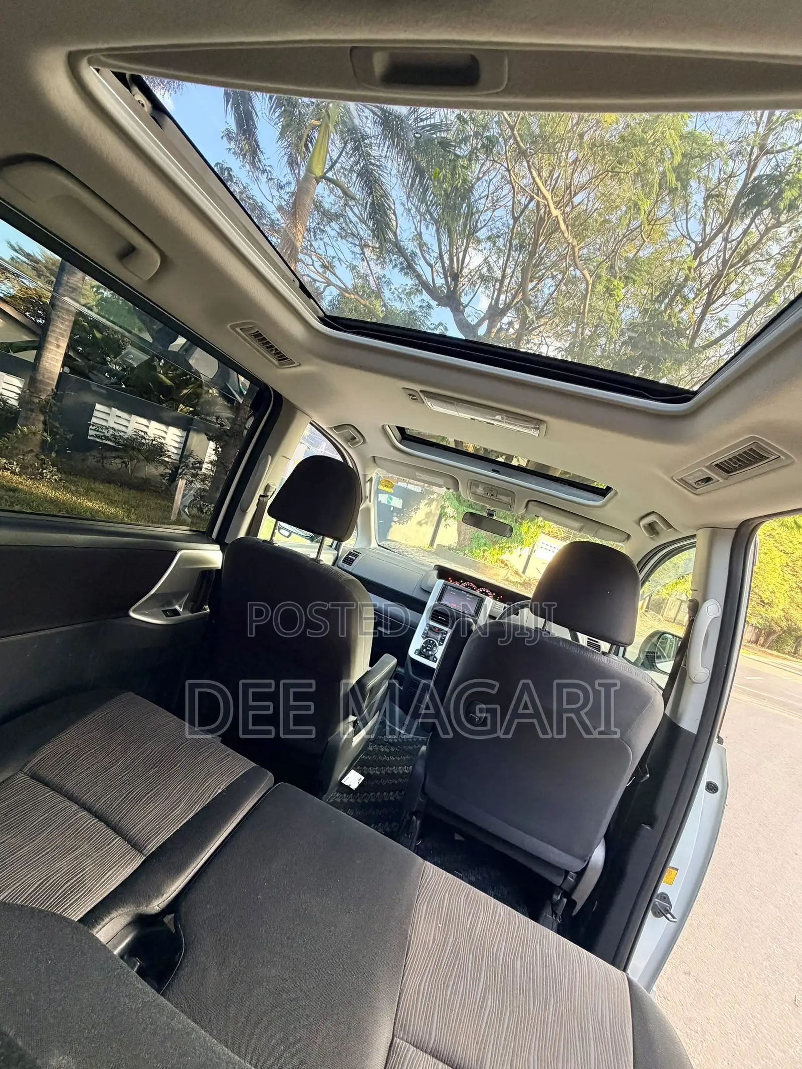 Toyota Noah 2011 White