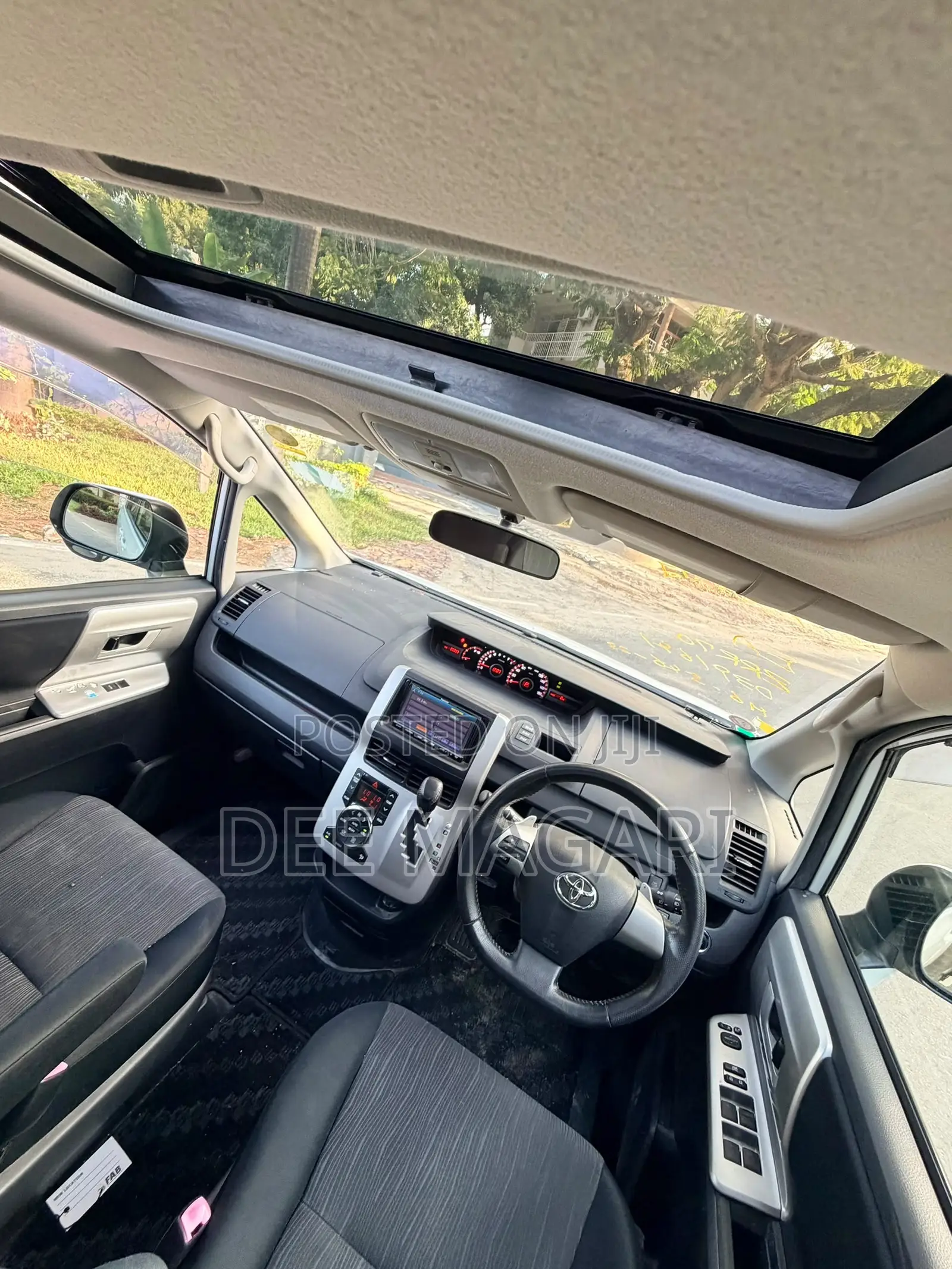 Toyota Noah 2011 White