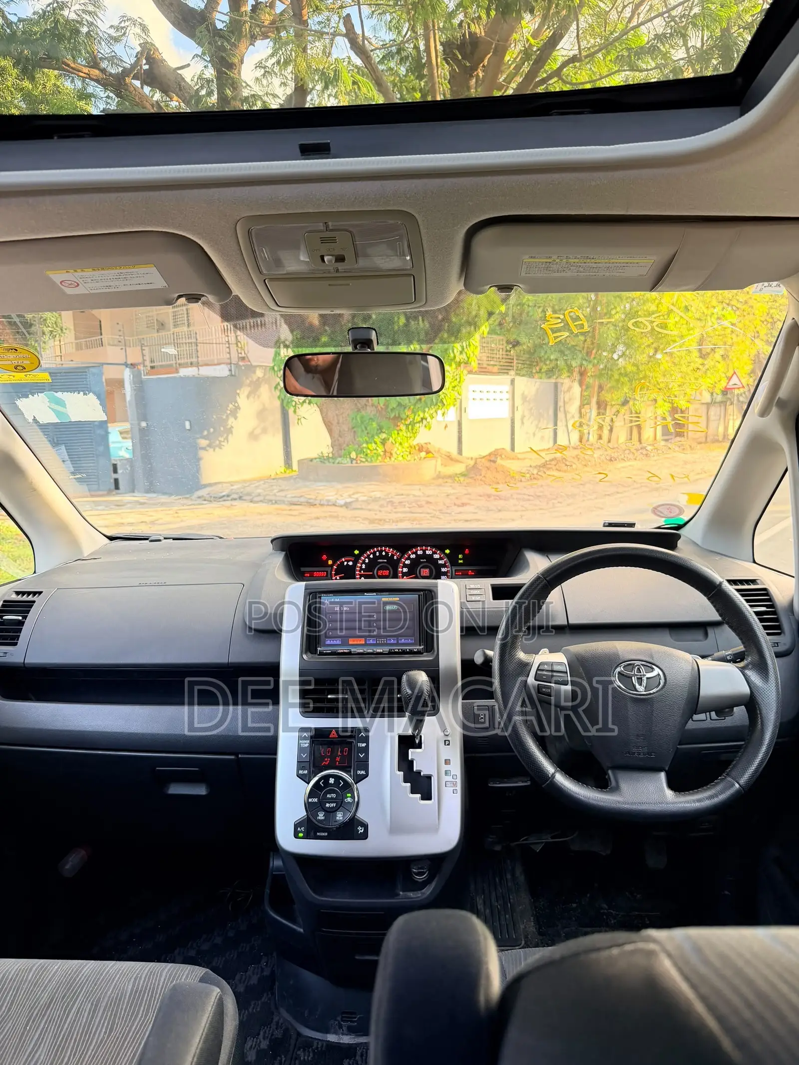 Toyota Noah 2011 White