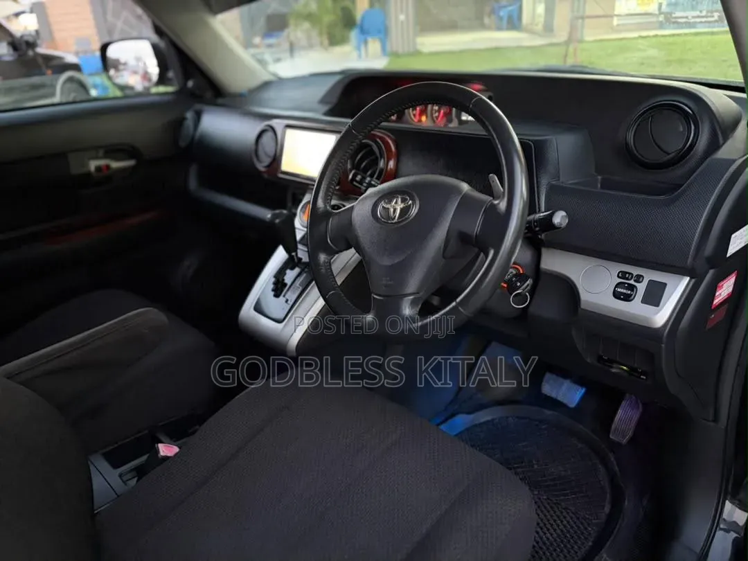 Toyota Corolla Rumion 2010 Black