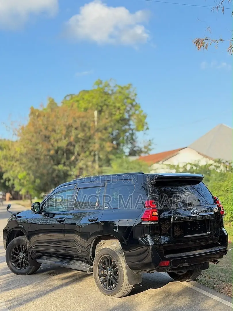 Toyota Land Cruiser Prado 2021 Black