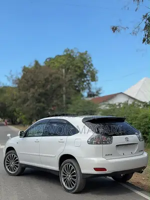 Toyota Harrier 2005 White