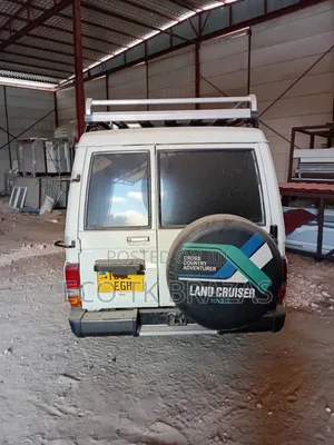 Toyota Land Cruiser 4x4 2004 White