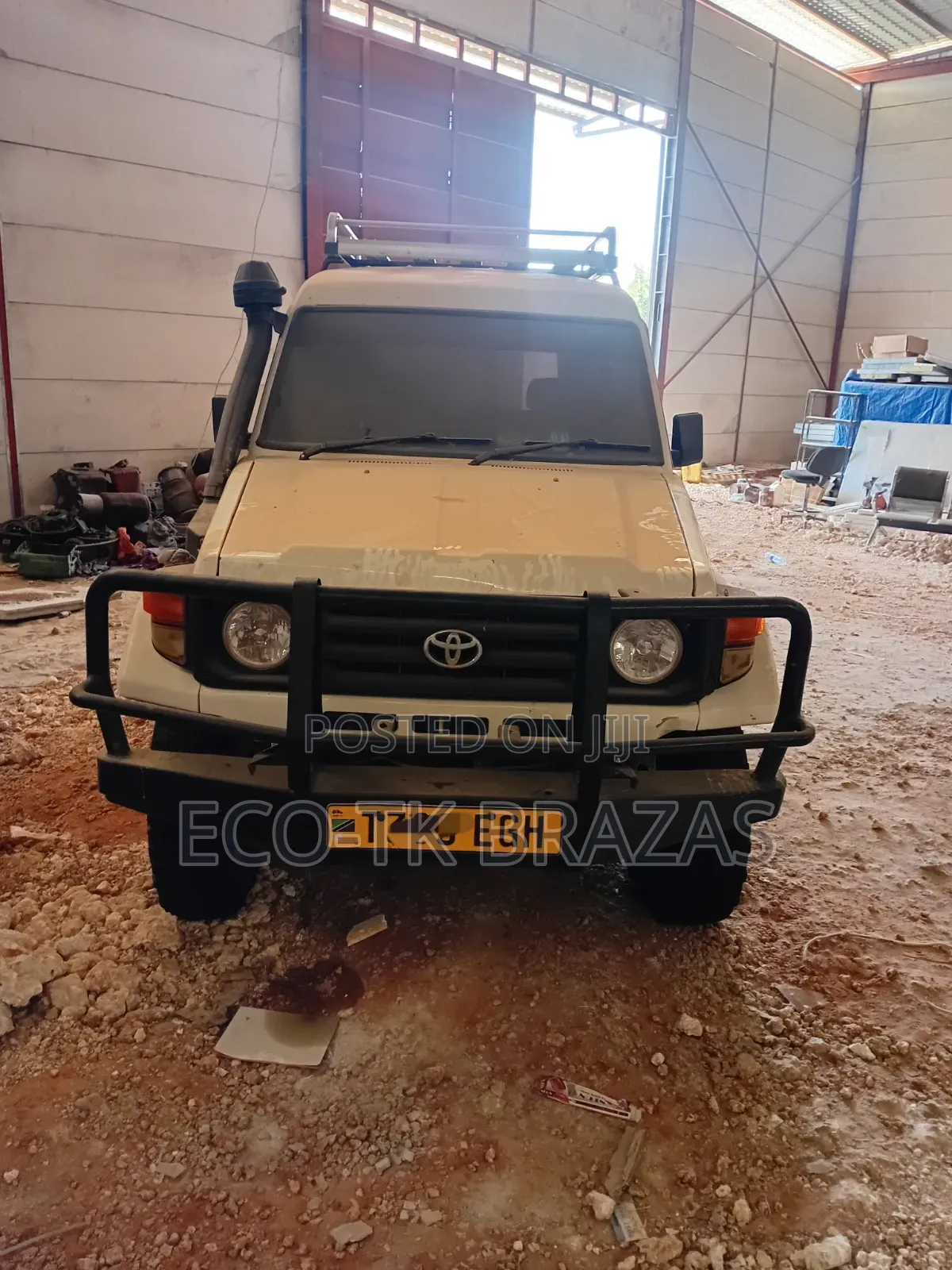 Toyota Land Cruiser 4x4 2004 White