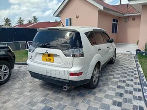 Mitsubishi Outlander SE 2010 White