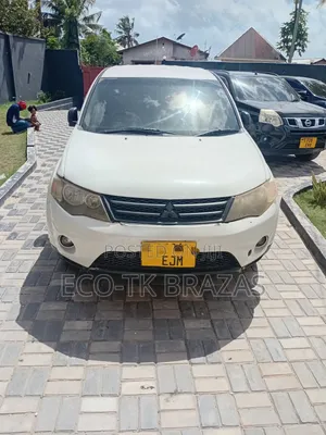 Mitsubishi Outlander SE 2010 White