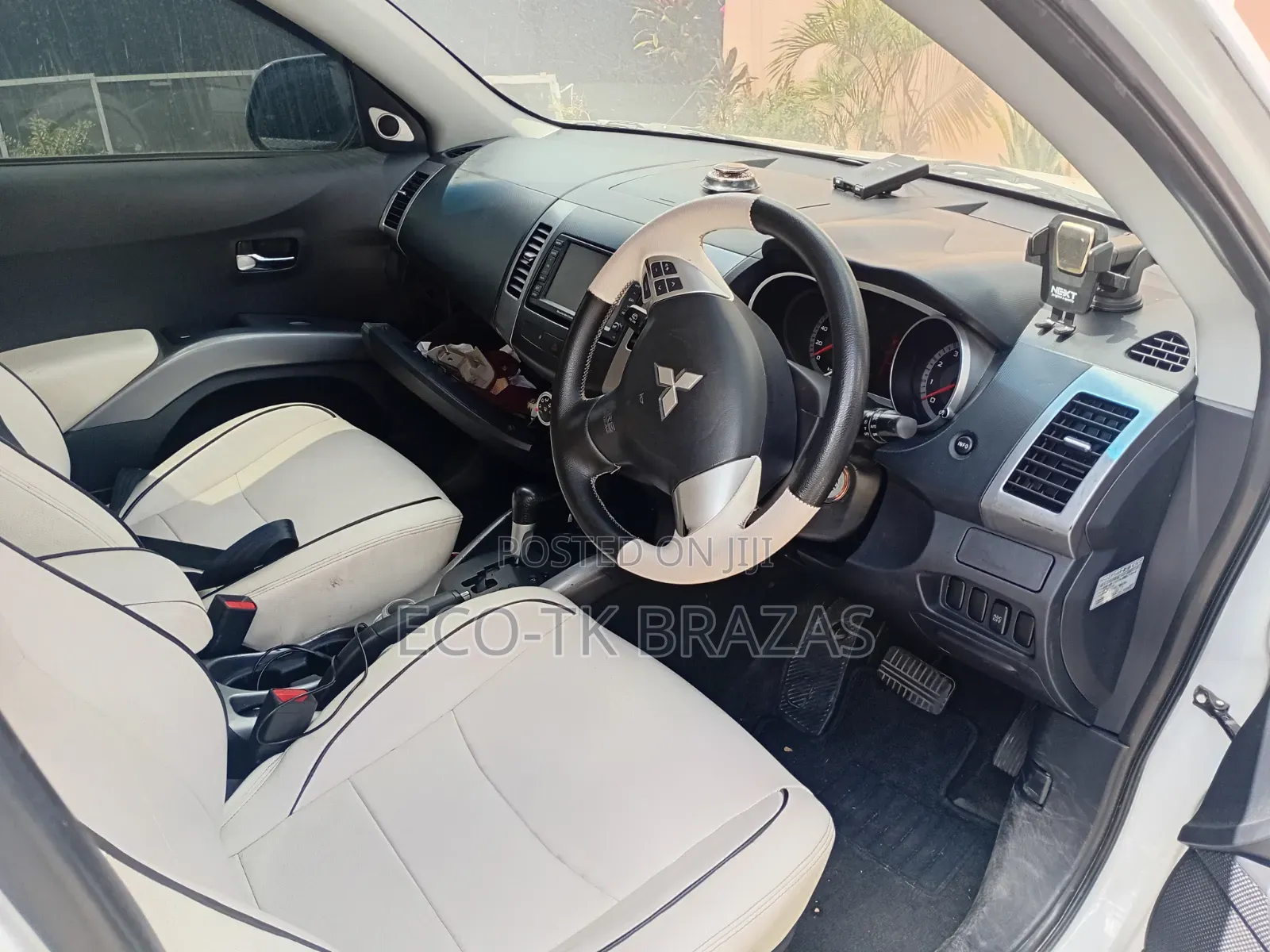 Mitsubishi Outlander SE 2010 White