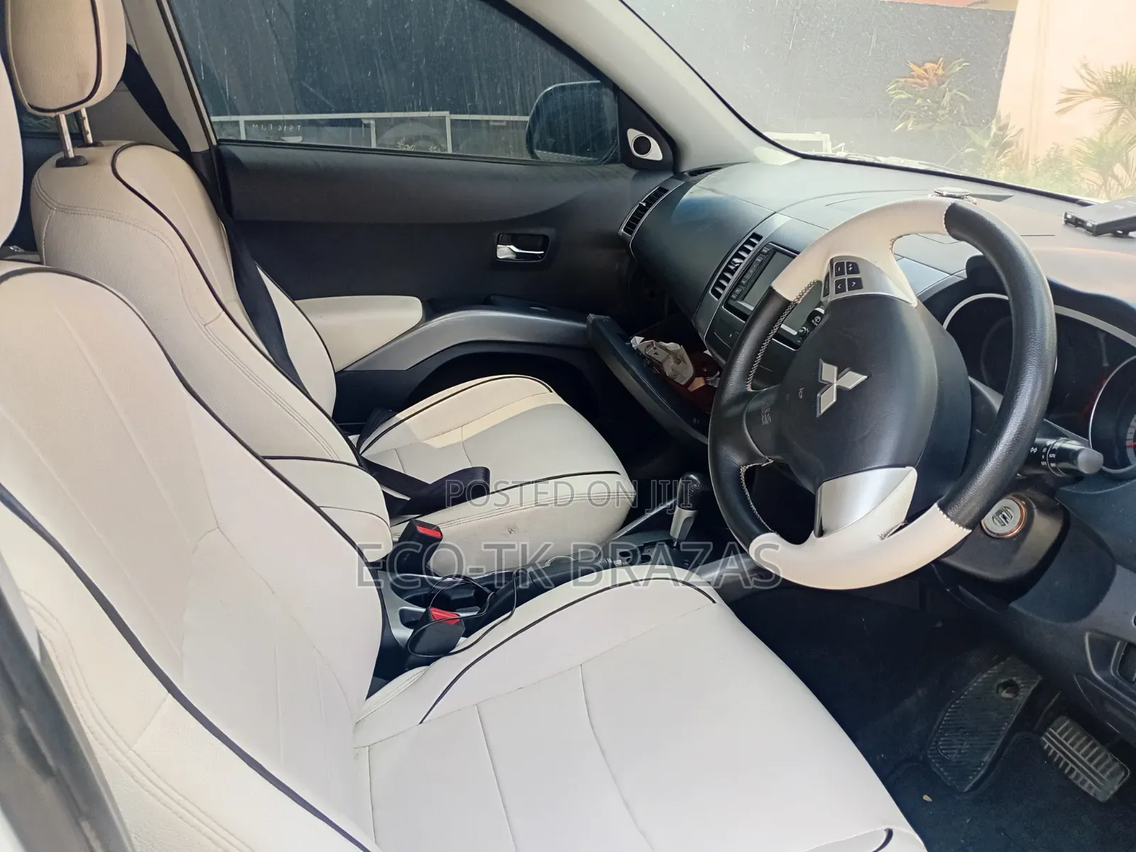 Mitsubishi Outlander SE 2010 White