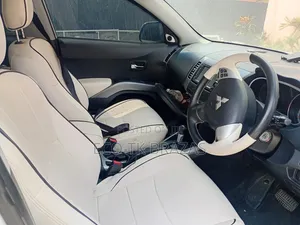 Mitsubishi Outlander SE 2010 White