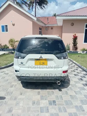 Mitsubishi Outlander SE 2010 White