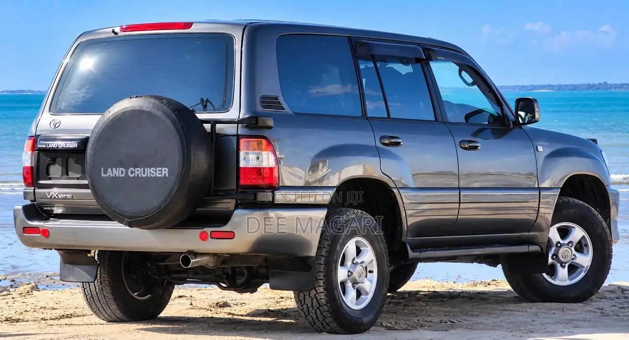 Toyota Land Cruiser 2000 Gray