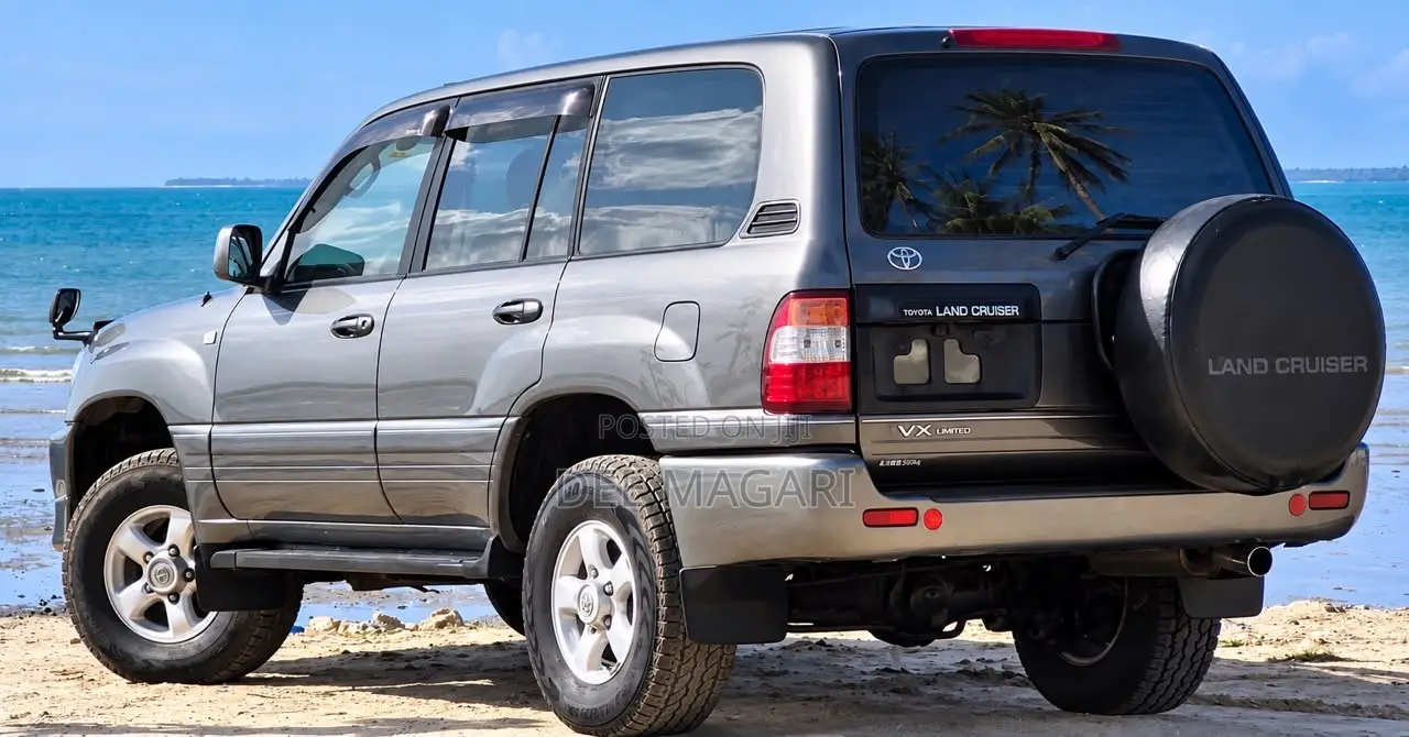 Toyota Land Cruiser 2000 Gray